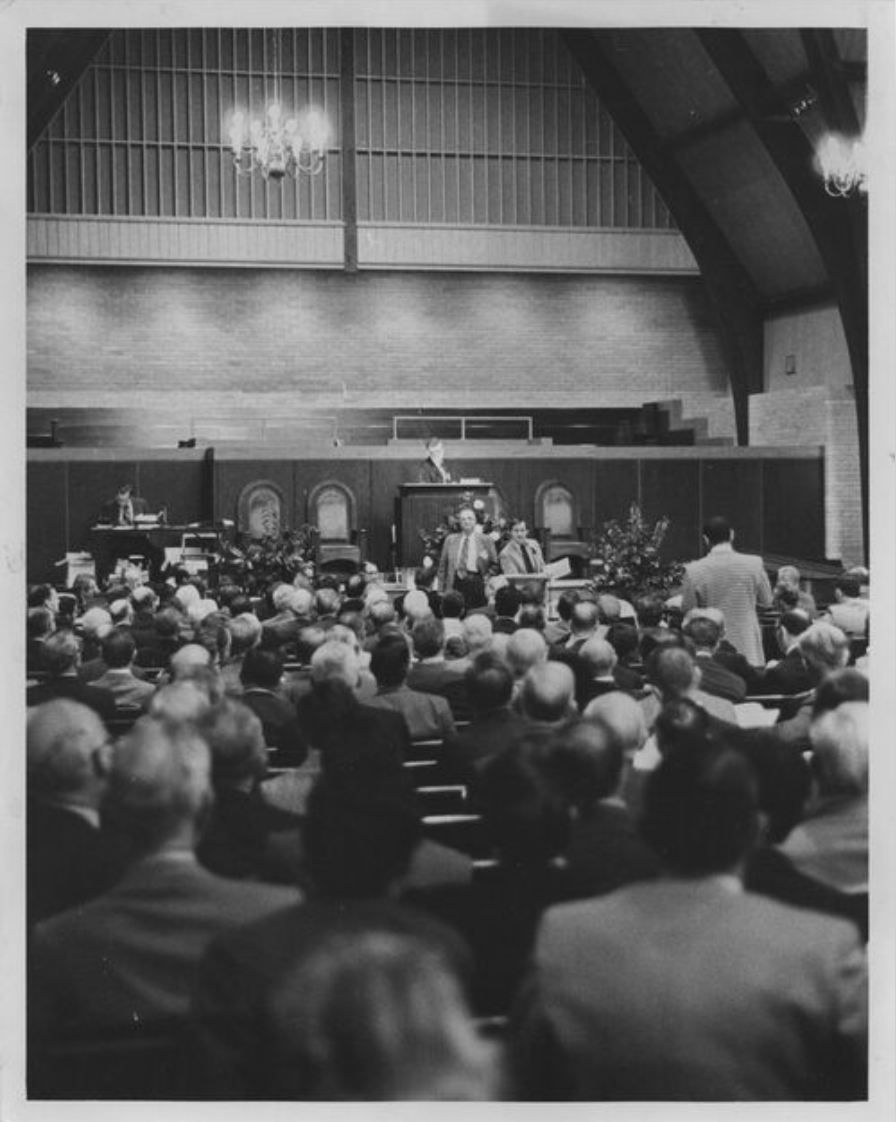 A Briarwood congregation gathered for worship in the early sanctuary